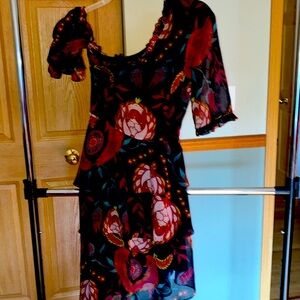 Beautiful flower dress mid length, never worn size 2